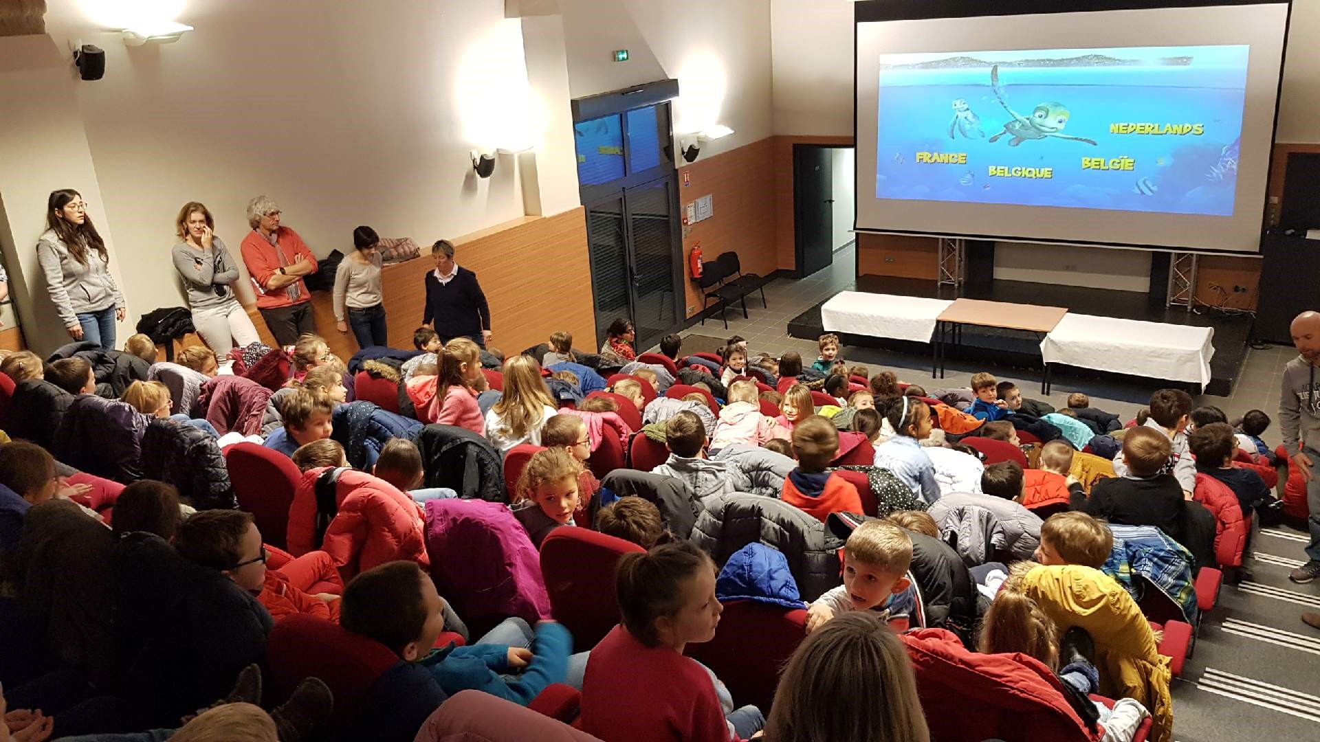 Plus de 400 enfants scolarisés en primaire ont bénéficié de la projection d’un film ou d’un dessin animé pour les fêtes de fin d’année. Image